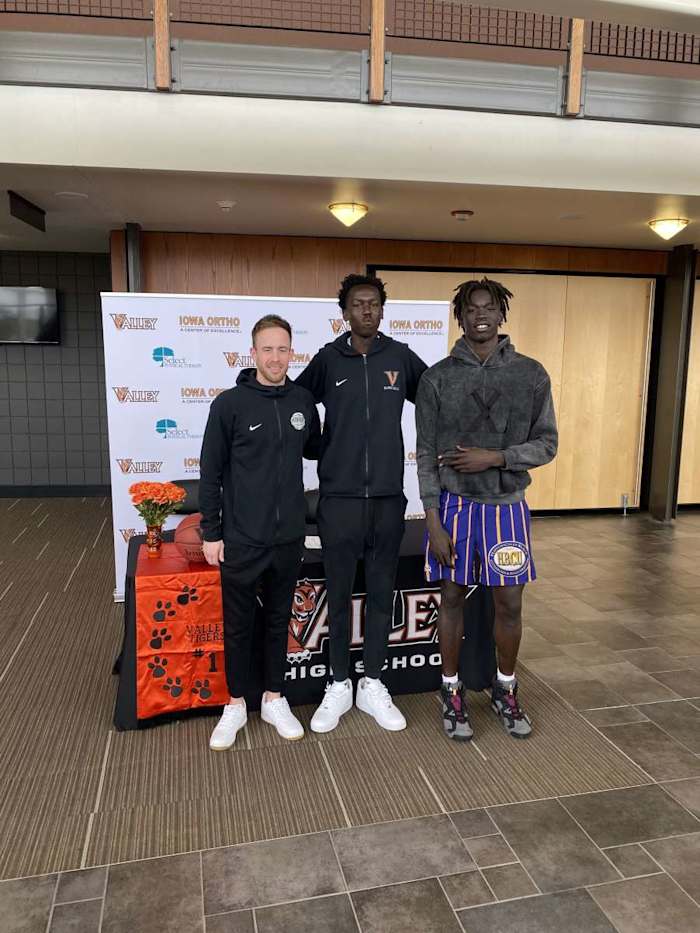 Omaha Biliew, Tyler Sass, Rout Bijek